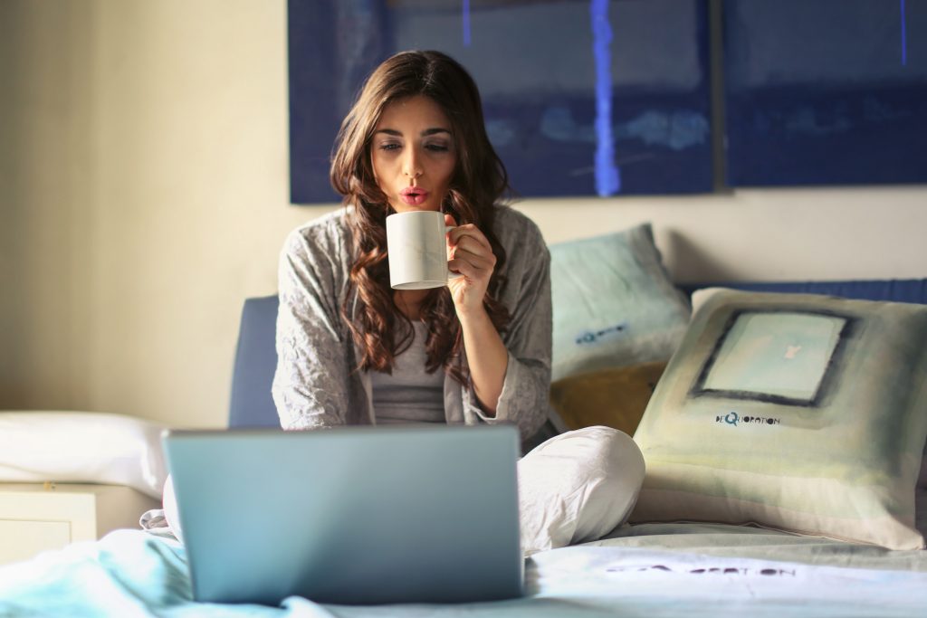 Poklanjamo: Besplatan online kurs engleskog jezika za tri dame